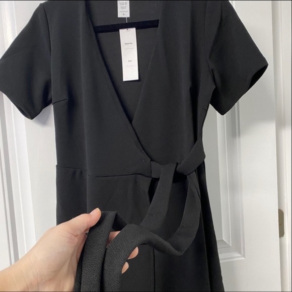 Black V-Neck Wrap Dress, M - Picture 6 of 8